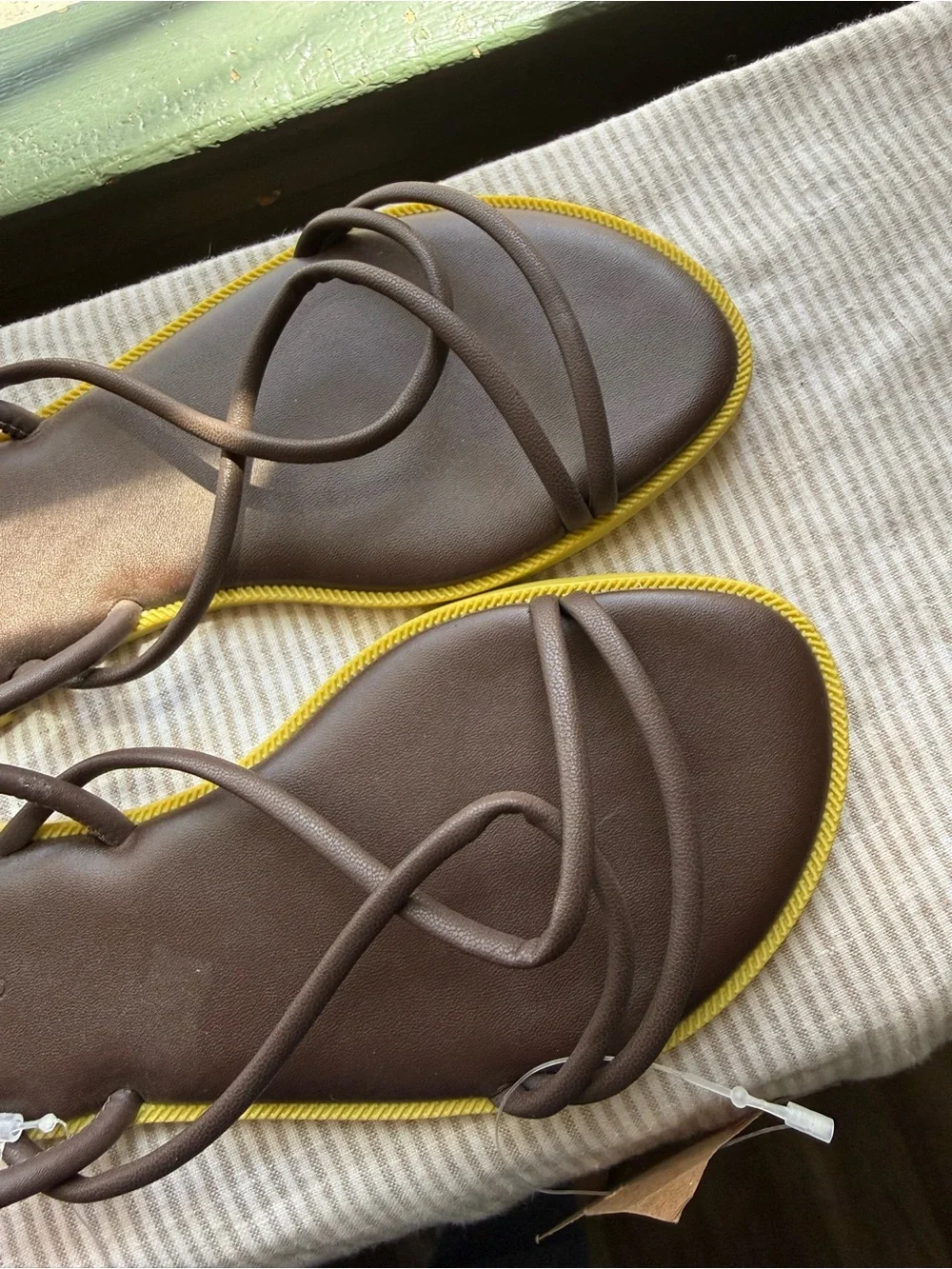 Havaianas Brown Strappy Sandals with Yellow Edge - Picture 8 of 12